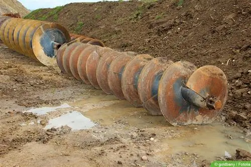 Praticare pozzi per trovare vene d'acqua