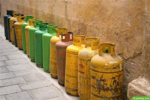 Dispose of empty and old gas bottles correctly