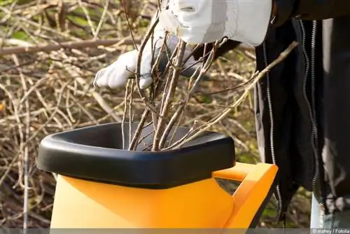 Paggutay-gutay ng basura sa hardin at mga hedge clipping: aling shredder ang angkop?