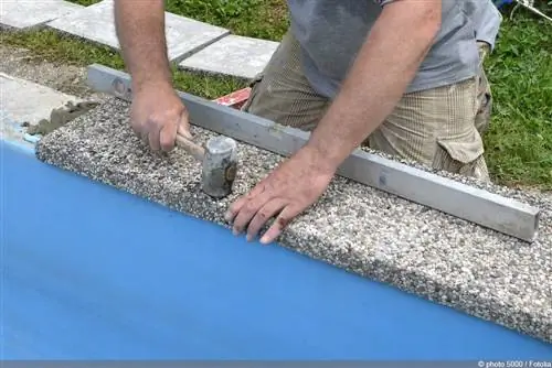 Blootgesteld beton als tuinpad - straatstenen