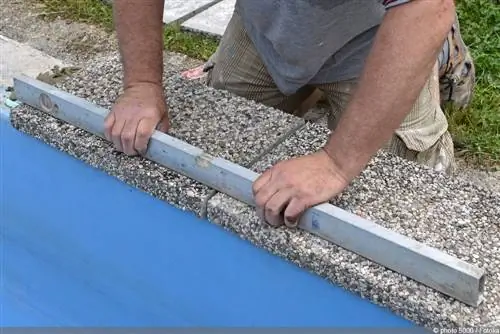 Blootgesteld beton als tuinpad - straatstenen