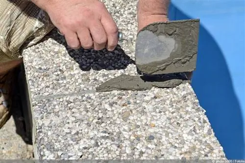 Blootgesteld beton als tuinpad - straatstenen