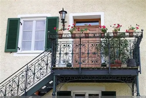 Auxiliary balcony