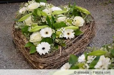 Funeral arrangement - hais rau kev quaj ntsuag thiab wreath bows