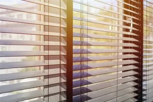 Cov menyuam shutter slats