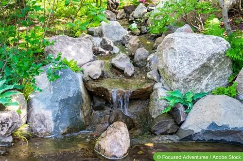 Bou en skep self 'n waterloop in die tuin