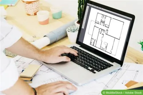 Architect die bouwplan op laptop controleert