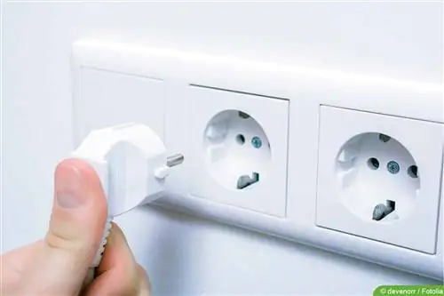 Hluav taws xob-plug-socket